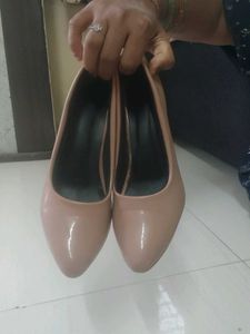 Chic Pointed Toe Heels