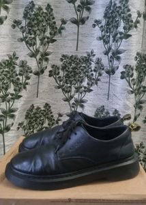 Classic Black Leather Derby Shoes for men