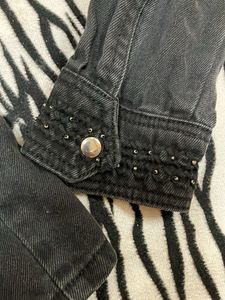 denim jacket perfect for fall 🕷️🍂