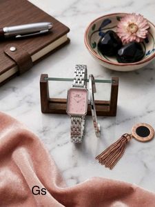DW*❣️🔸 *LADIES WATCH &amp; KADA*🔸 *GOOD QUALITY*