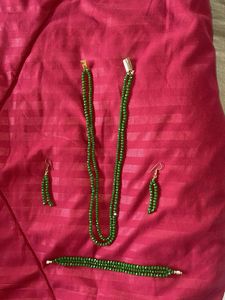 Green Beaded Jewelry Set