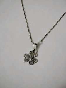 214.Clover Pendant Necklace