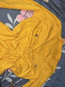 Chic Yellow Ruched V-Neck Long Sleeve Top