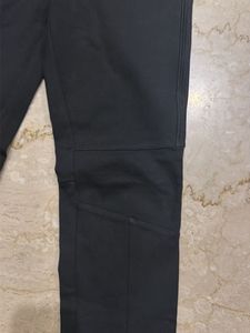 Super black pants with detailing