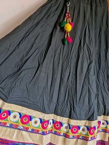 BLACK LEHNGA AND HEAVY BORDER WORK