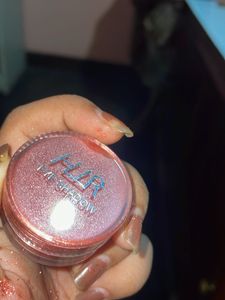 Sparkling Rose Gold glitter eye shadow