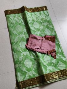 elegant saree with collar neck blouse pattern