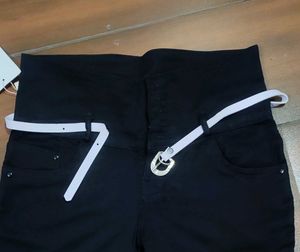 High-Waisted Black Cropped Pants with Belt