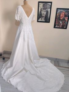Elegant White Lace Wedding Dress