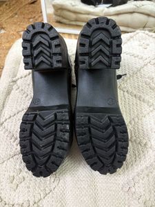 STYLISH BLACK BOOTS