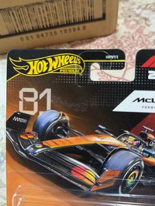 Hot Wheels Premium McLaren #81 F1