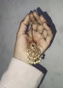 Elegant Gold Maang Tikka