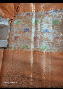 Elegant Floral Pattern Saree with Blouse
