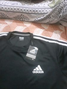 Adidas T-Shirt