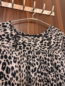 Chic Leopard Print Tunic Top