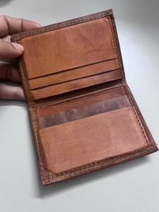 slim and light Leather Wallet