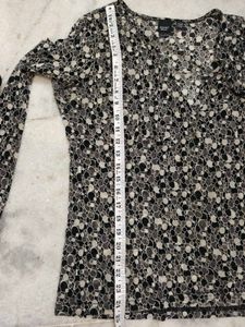 Chic Black &amp; White Print Wrap Top