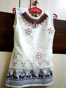 Girlish Bful Sleeveless Top 😍