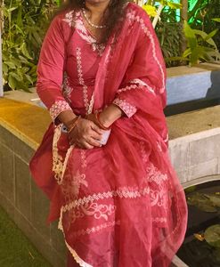 Beautiful Pink Embroidered Kurta