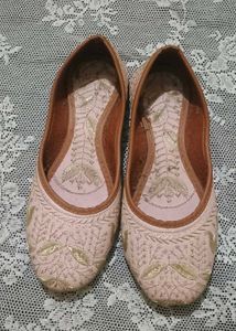 Baby pink Indian jutti