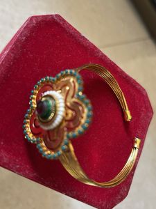 Vintage Gold Tone Floral Cuff Bracelet