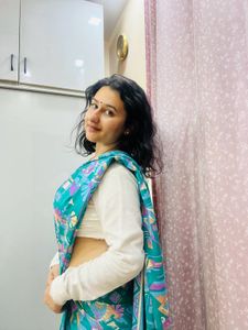 Beautiful Teal Saree with Abstract Print🤎