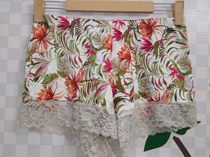 1000)Floral Lace Trim Shorts