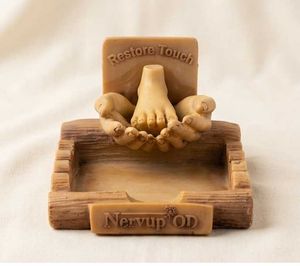Ceramic decorative piece with notepad