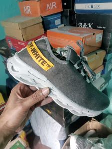 NEW NO USED SPORTS SHOES FOR MEN.