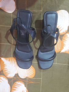 ZUDIO BLACK HEELS 👠