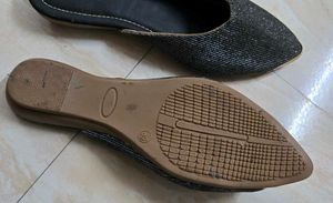 "shiny grey pointed toe jutti "