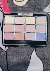L.A. Colors Eyeshadow Palette
