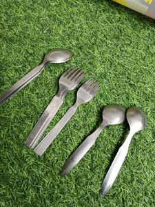 Set of 4 Spoons and forks