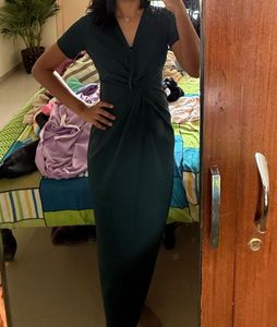 Elegant Emerald Green Twist Front Midi Dress