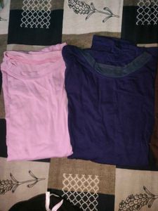 🚚 4  women's Tees