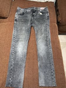 Stylish Men's Grey Washed Jeans 32 inches