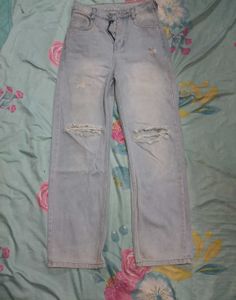 Light Wash Ripped Jeans