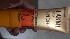 The Derma Co. 1% Hyaluronic Sunscreen Aqua Gel SPF