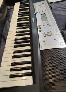 Yamaha YPT-200 Keyboard + FREE Adapter &amp; cover