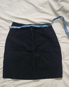 Chic Black Textured Mini Skirt