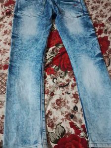 Stylish Blue Wash Jeans