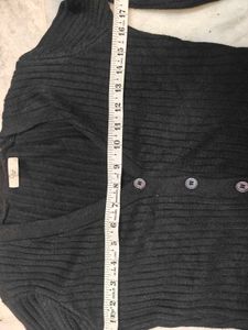 Chic Black Cropped Cardigan