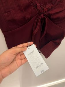 ❗️Maroon Lace Trim Tie-Front Tank Top❗️