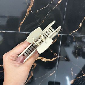 Chic Hair Claw Clip Set Of 2