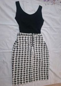 Chic Houndstooth Sheath skirt