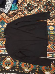 Classic Black Long-Sleeve Ribbed Sweatshirt