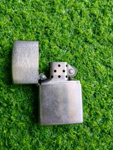 Authentic Zippo Lighter – Classic Plain Brushed /