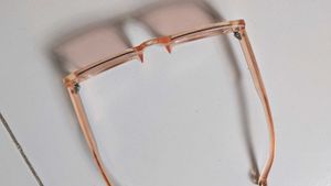 Chic Pink Rectangle Sunglasses