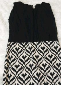 Chic Black &amp; White Patterned Dress