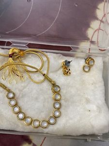 Unique white Kundan minimal necklace